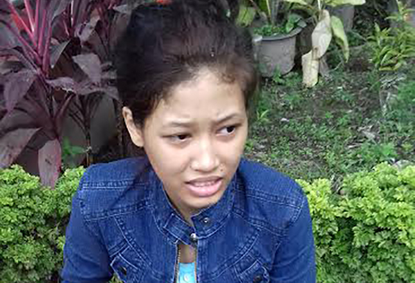 Ajeng Ditumbuk dan Ditunjang Suami