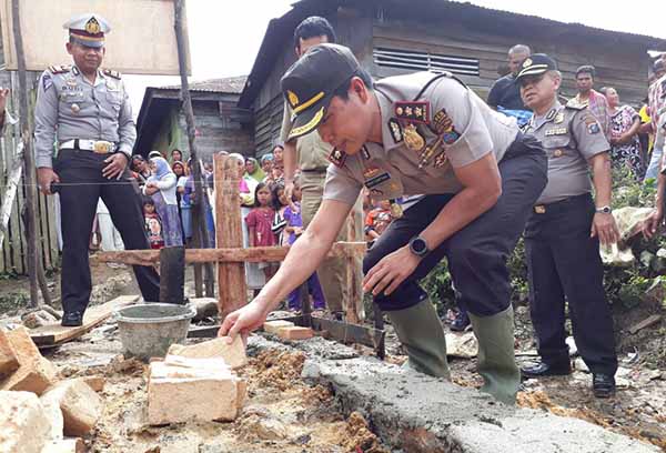 Rumah Rubuh Itu Akhirnya Direhab Polisi