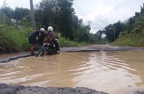 Masih Saja Ada Jalan Provinsi Rusak Parah