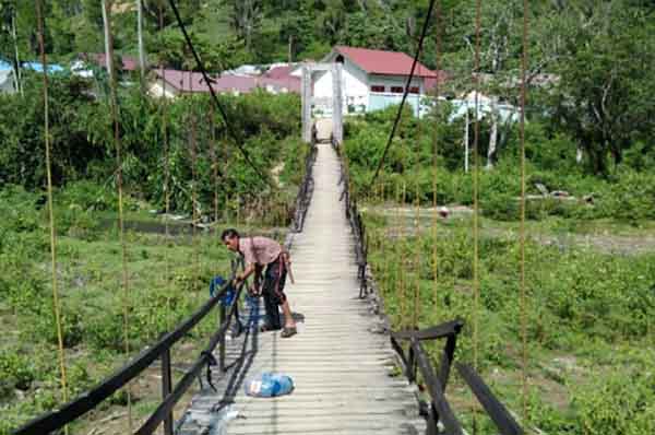 Bertaruh Maut ke Sekolah