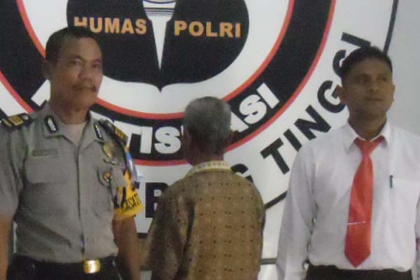 Jajan Berbonus Ciuman, Kakek Ini Gol