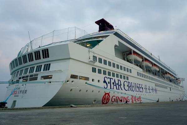 Baru Pertama Kali, Kapal Pesiar Nyandar di Kuala Tanjung