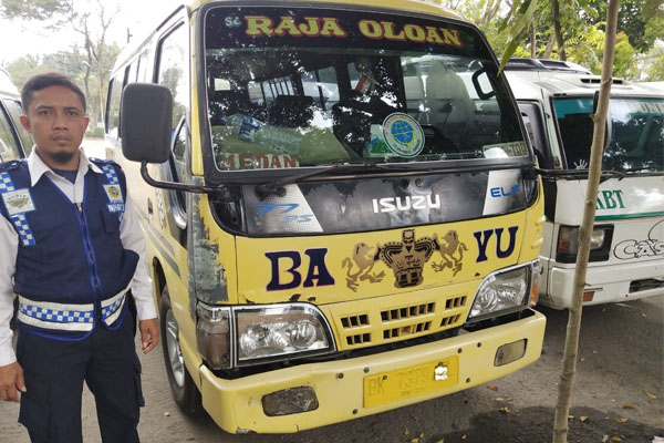 Membandal, Enam Bus Ditahan