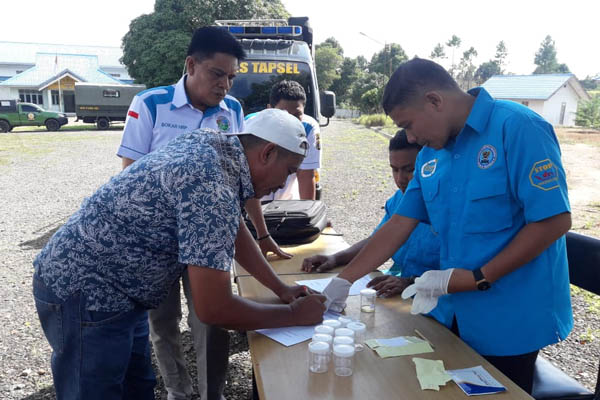 Melintas di Sini, Kena Tes Urine