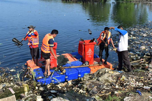 Pemerintah Kota Bersihkan Danau Siombak