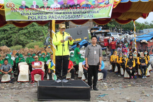 Peringati Hari Sampah di Lumbung Sampah