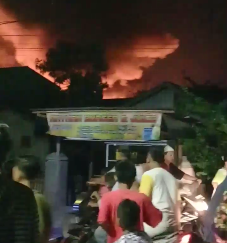 Ada Kobaran Api Besar di Tembung, Ternyata Ini Yang Terbakar..