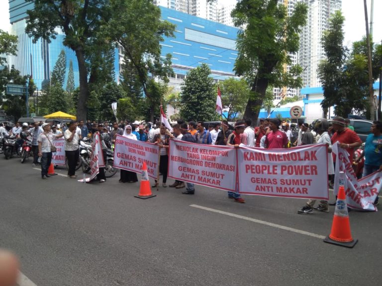 Unjuk Rasa di JW Marriot, Kami Menolak People Power