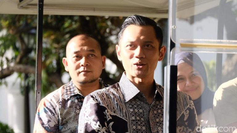 AHY Merasa Terhormat Diundang Jokowi