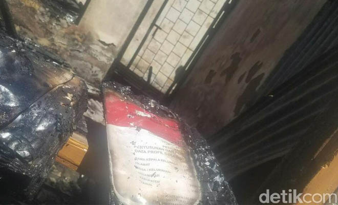 Akta Tanah Tak Kunjung Kelar, Kantor Desa Ludes Dibakar