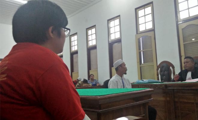 Penganiaya Ustad Itu Hanya Dituntut 8 Bulan