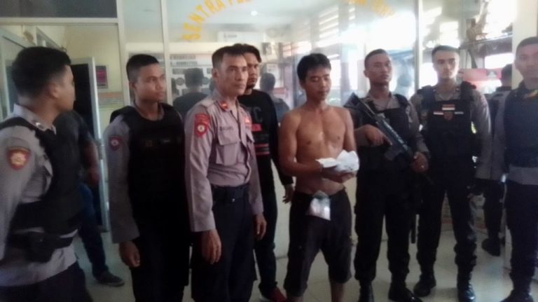 Sabhara Polda Sumut Serahkan Diduga Bandar Narkoba ke Polsek Percut Seituan