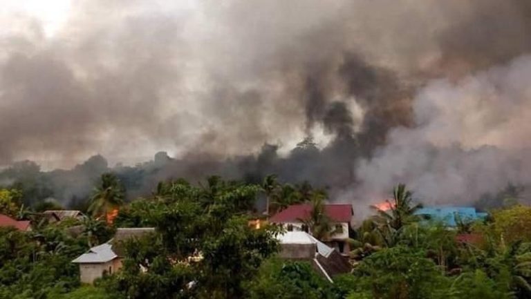 Bentrok Warga di Buton Sultra, 30 Rumah Terbakar