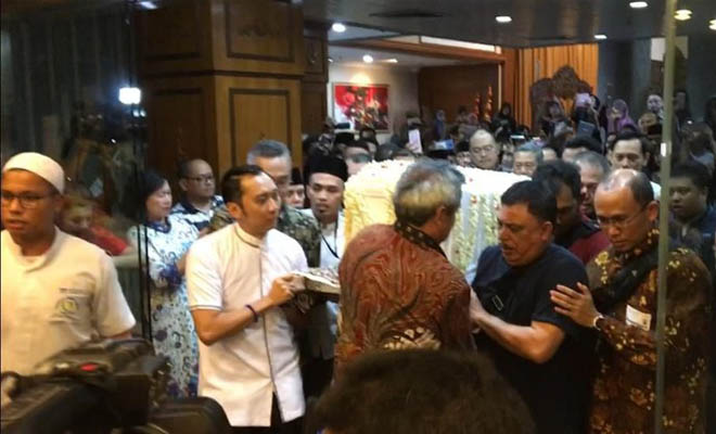 Jenazah Ani Yudhoyono Siap Diterbangkan