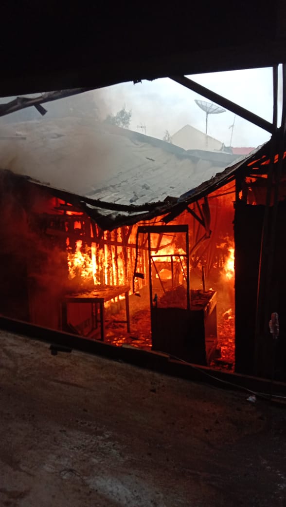 Pasar sementara Titikuning ludes terbakar. (mimbar/ist)