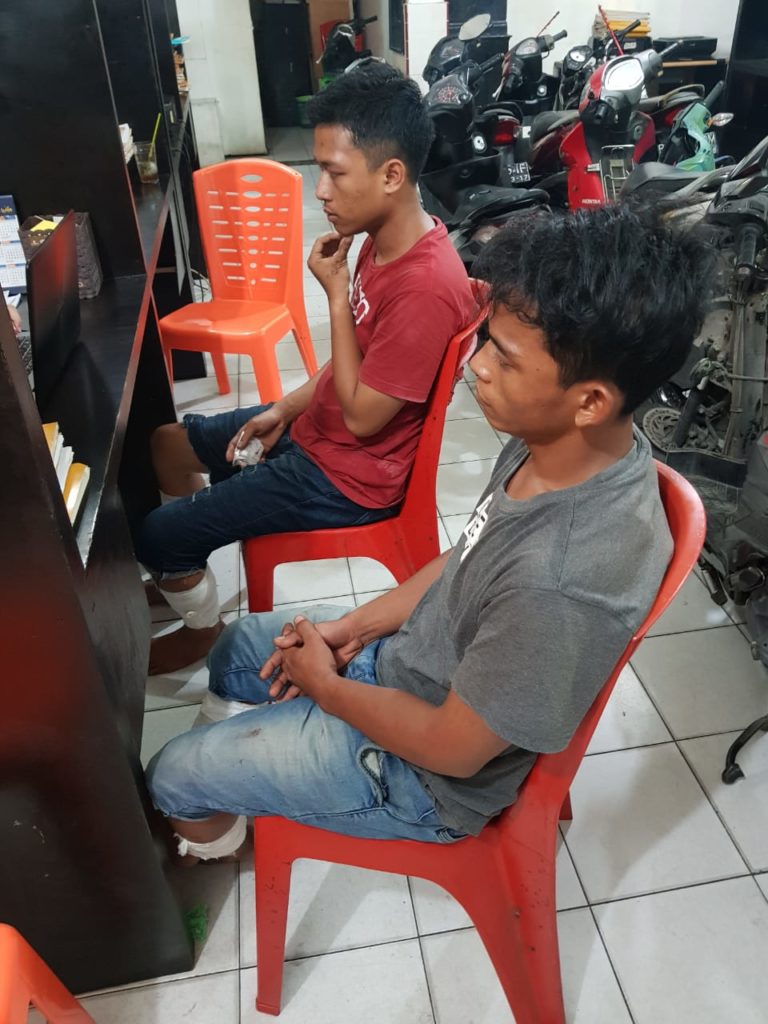 Dua pelaku curanmor diperiksa di Ruang Jahtanras Polrestabes Medan. (mimbar/dody)