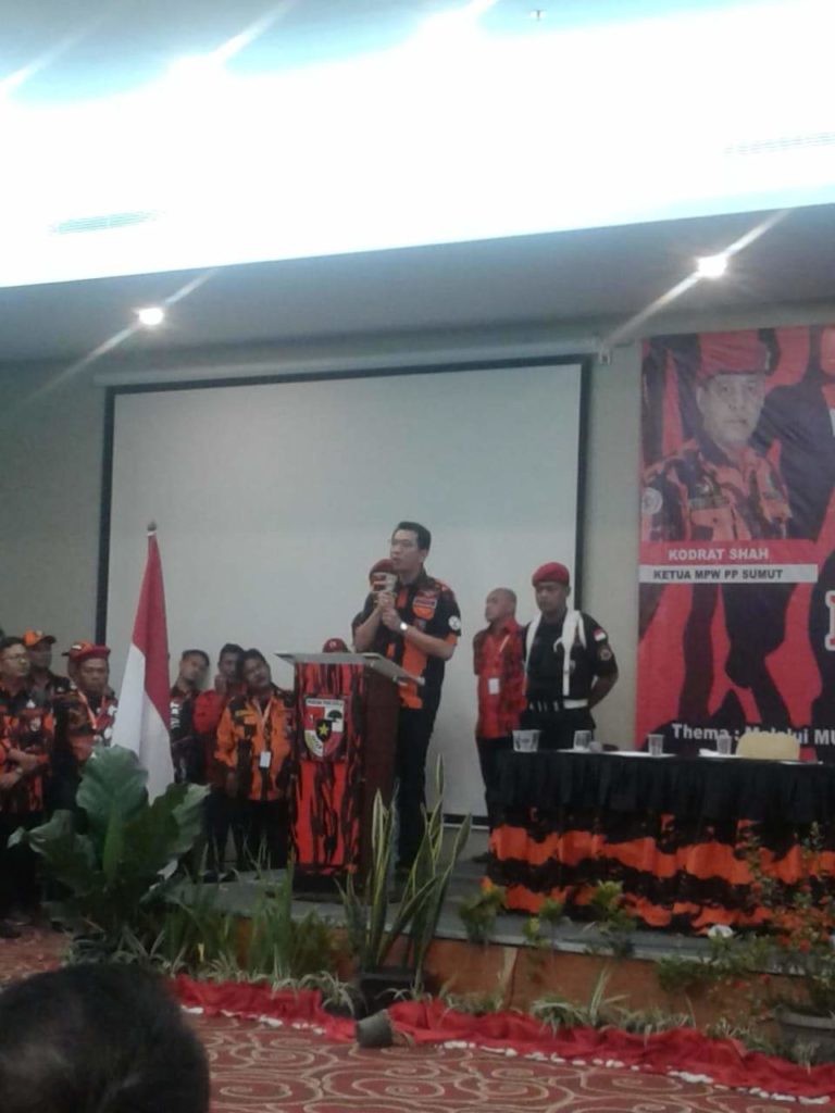 Dedi memberikan sambutan saat terpilih sebagai Ketua MPC PP Deliserdang. (mimbar/andi)