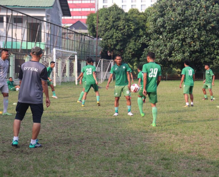 Skuad PSMS Medan berlatih di markas Kebun Bunga dan siap menjamu PSCS Cilacap. (mimbar/anti)