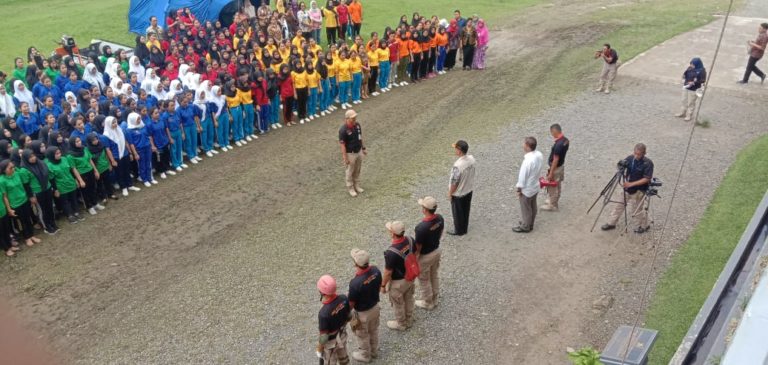 Jajaran BPBD Kota Medan saat pelaksanaan sosialisasi resiko dan menghadapi bencana kepada mahasiswa. (mimbar/budi)