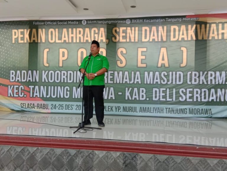 Ketua Fraksi Nusantara DPRD Sumut, Jafaruddin Harahap saat menyampaikan sambutannya dalam pembukaan PORSEA BKPRMI di Tanjung Morawa. (mimbar/jamal)