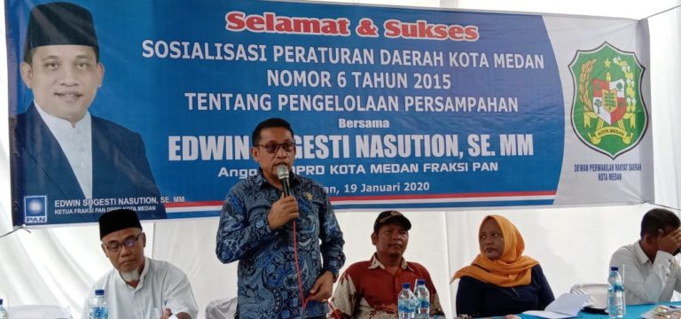 Edwin Sugesti sosialisasikan Perda Tentang Pengelolaan Sampah ke masyarakat. (mimbar/jamal)