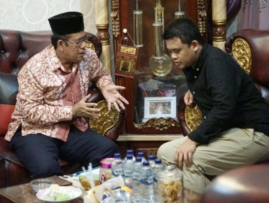 Muhammad Bobby Afif Nasution bersilaturahmi di kediaman Ketua Forum Kerukunan Umat Beragama (FKUB) Kota Medan H Ilyas Halim. (mimbar/ist)