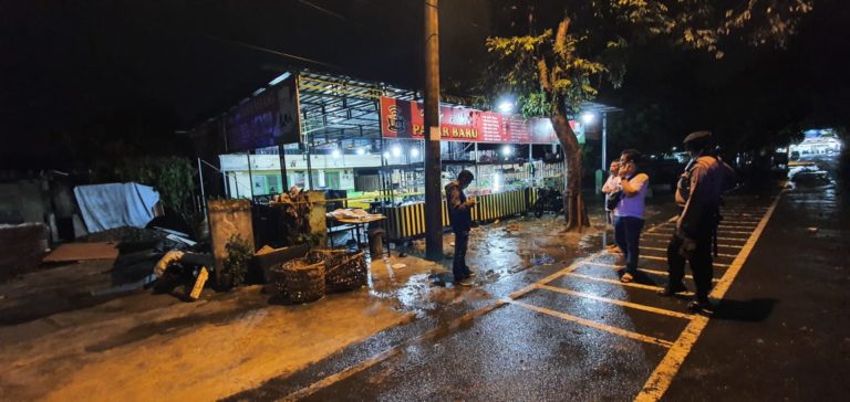 Kafe Delicious di Jalan Pasar Baru, Padang Bulan lokasi pengeroyokan berujung maut. (mimbar/ist)