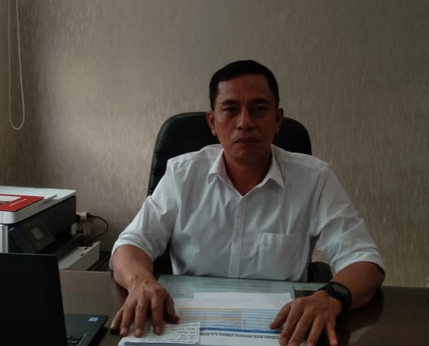 Nurdin Nasution saat di wawancarai di ruang kerjanya. (mimbar/jepri)