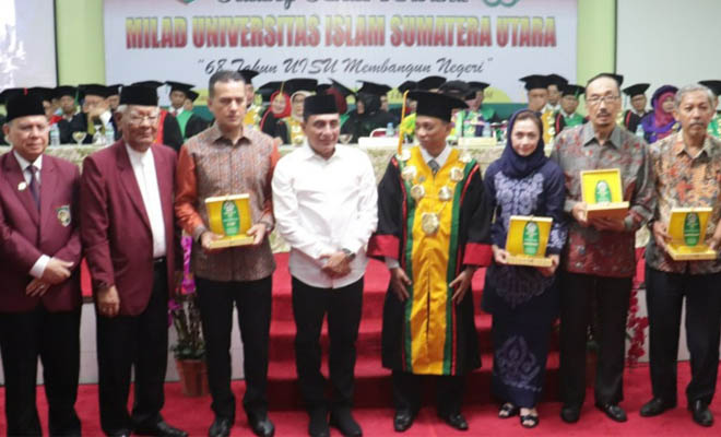 E,pat Tokoh Sumut Peroleh UISU Award