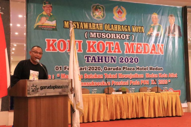 Plt Wali Kota Medan Akhyar Nasution memberikan arahan pada acara Musorkot KONI Medan. (mimbar/jepri)