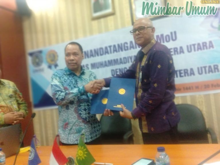 Syech Suhaimi bersama Rektor UMSU, Dr Agussani setelah penandatangan MoU BPS Sumut dan UMSU di Kampus UMSU Jalan Mukhtar Basri. (mimbar/siti)