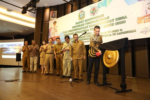 Musa Rajekshah membuka rakor Program Pembangunan dan Pemberdayaan Masyarakat Desa (P3MD) di Hotel Le Polonia. (mimbar/ist)