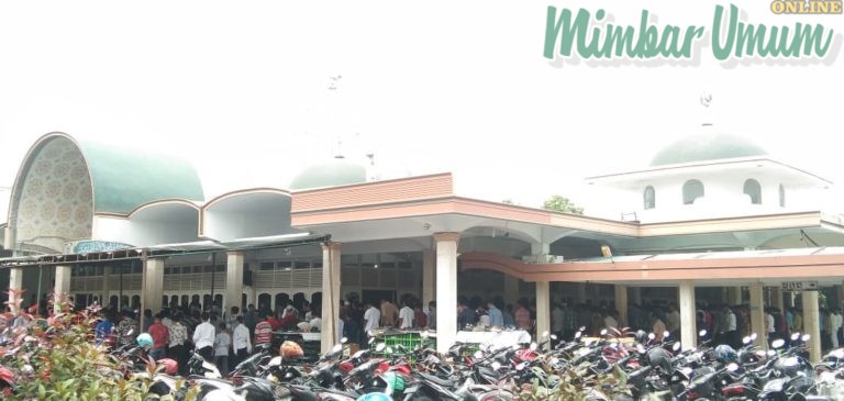 Jamaah di Masjid Al Jihad selalu ramai meski Covid-19 merebak di Kota Medan. (mimbar/jepri)