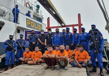 Dit Polairud Polda Sumut mengamankan awak kapal berbendera Malaysia yang menangkap ikan di ZEE Indonesia. (ist)