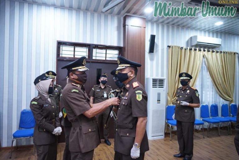 Kajati Sumut Amir Yanto melantik beberapa pejabat baru. (mimbar/jepri)