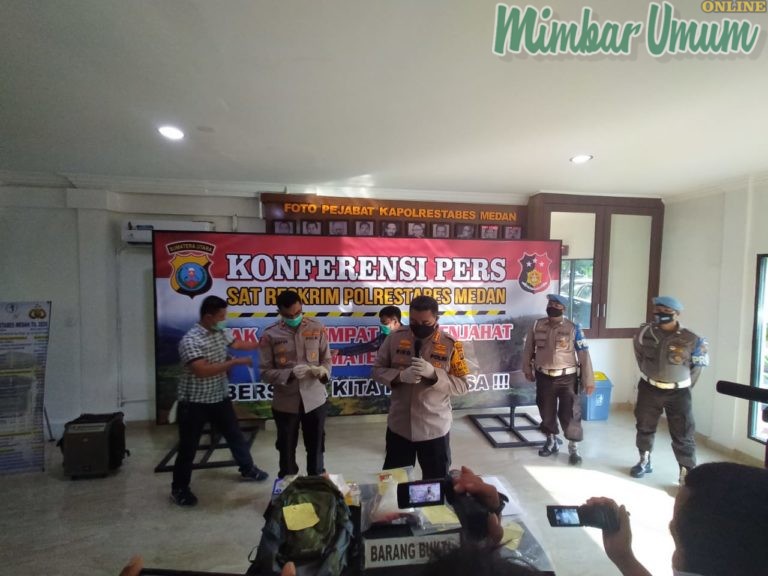 Kapolrestabes Medan merilis pengungkapan satu kilogram sabu dengan teraangka ditembak mati. (mimbar/dody ferdy)