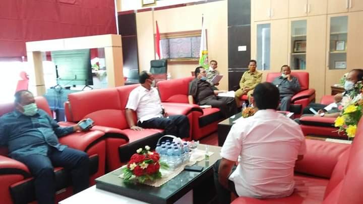 Ketua DPRD Sumut dan beberapa legislatif menyambangi Samosir, dalam rangka pengawasan bantuan JPS dari Provinsi Sumut. (ist)