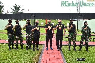 Pangdam I/BB Mayjen MS Fadhilah usai meresmikan lapangan tembak di Mako Yonkav 6/NK Asam Kumbang Sunggal. (mimbar/nasir)