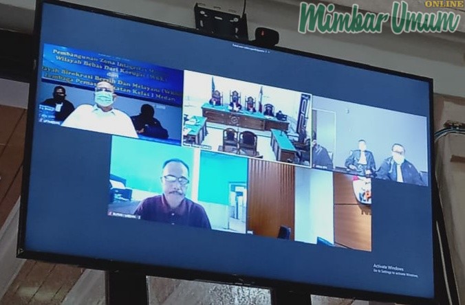 Persidangan terdakwa Tengku Dzulmi Eldin terjerat kasus korupsi berlangsung secara online. (mimbar/jepri)