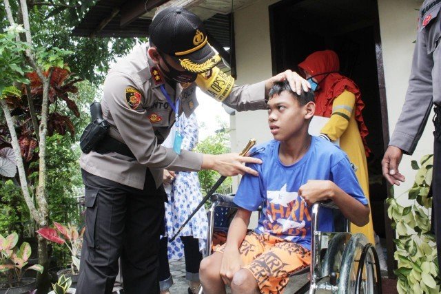 Haikal mendapat perhatian khusus dari Kapolres Lhokseumawe AKBP Eko Hartanto. (ist)