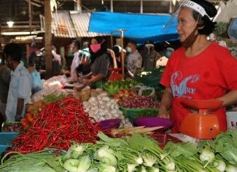 Plt Wali Kota Medan meninjau Pasar Tradisional Halat. (mimbar/ist)