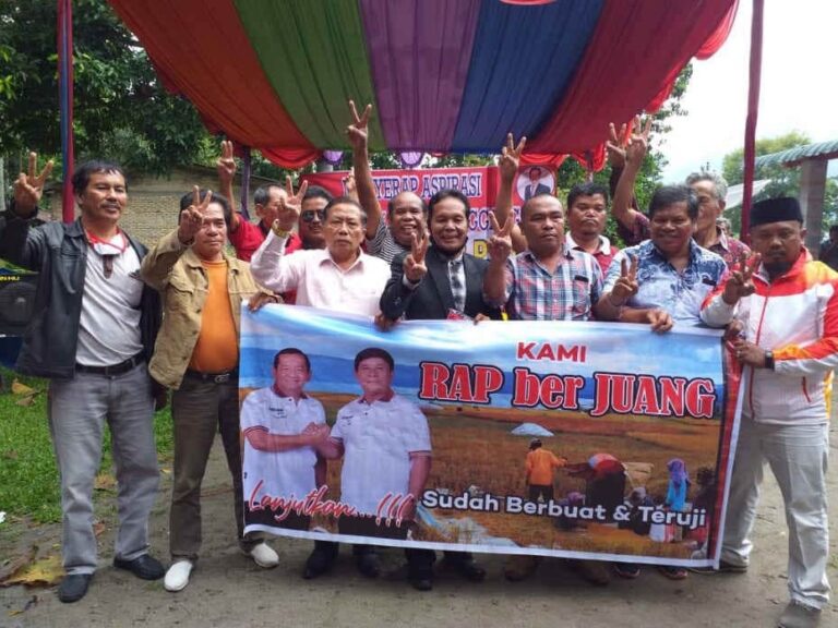 Mendadak diganti jadi balon Wabup Vandiko Gultom, Raun Sitanggang bersama simpatisannya menyatakan sikap mendukung "RAPBERJUANG". (ist)