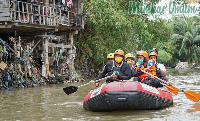 Bobby Nasution menyusuri Sungai Deli