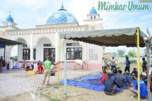 Kegiatan qurban di Masjid Jami' Hanifah di Medan Labuhan. (ist) 