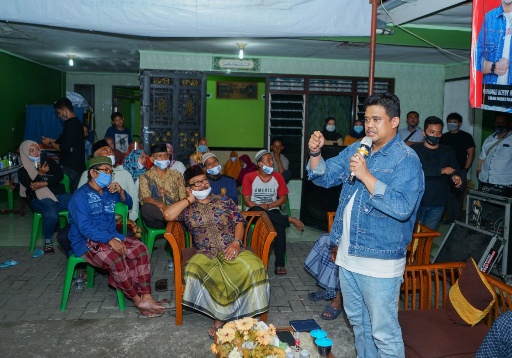 Bobby bertemu dengan masyarakat di Jalan Pelajar Medan. (ist)