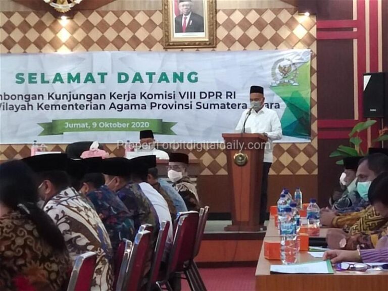 Wakil Ketua Komisi VIII DPRI RI Marwan Dasopang berbicara pada kunker di Kakanwil Kemenag Sumut. (nasir)