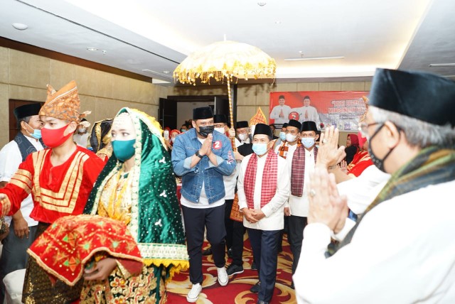 Bobby Nasution bersama Gebu Minang Sumut. (ist)