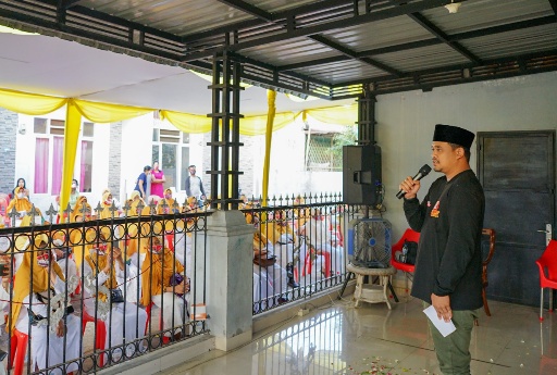 Bobby Nasution bersama ibu-ibu pengajian. (Ist)