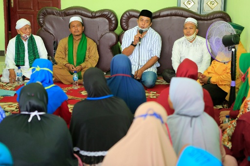 Aulia Rachman berdialog dengan para ustadz dan ustadzah di Medan Utara. (ist)