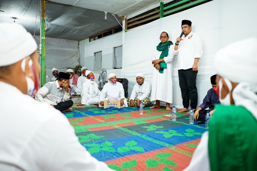 Bobby bersilaturahmi ke pondok pesantren Hasan Basri. (Ist)